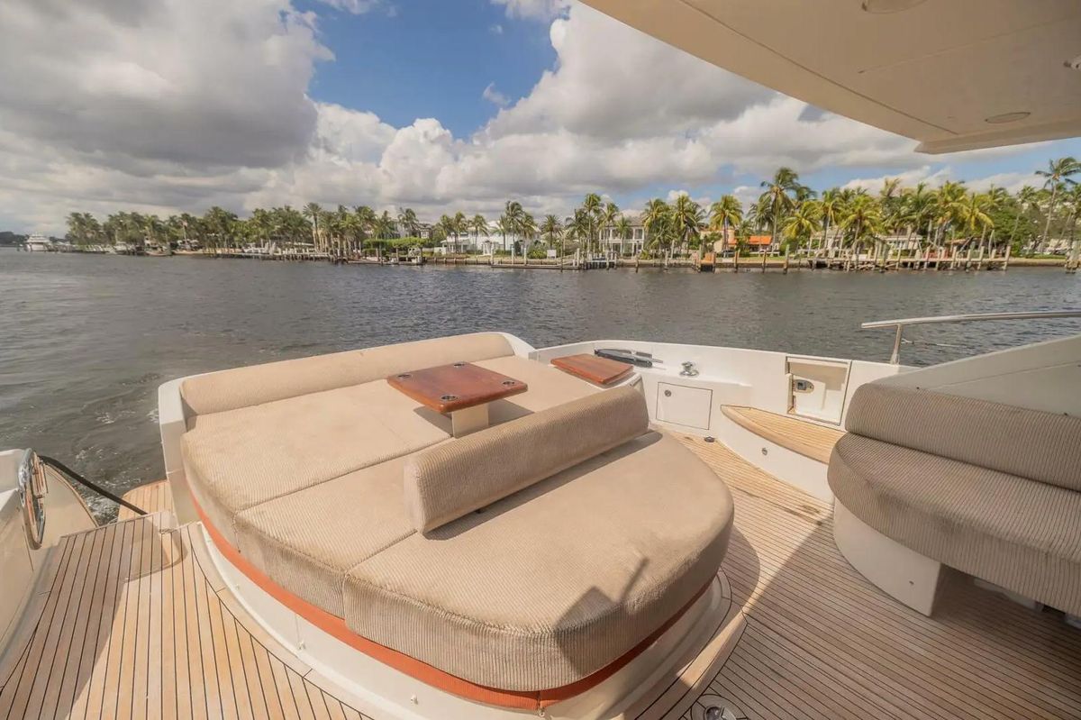 2008 Azimut 62 