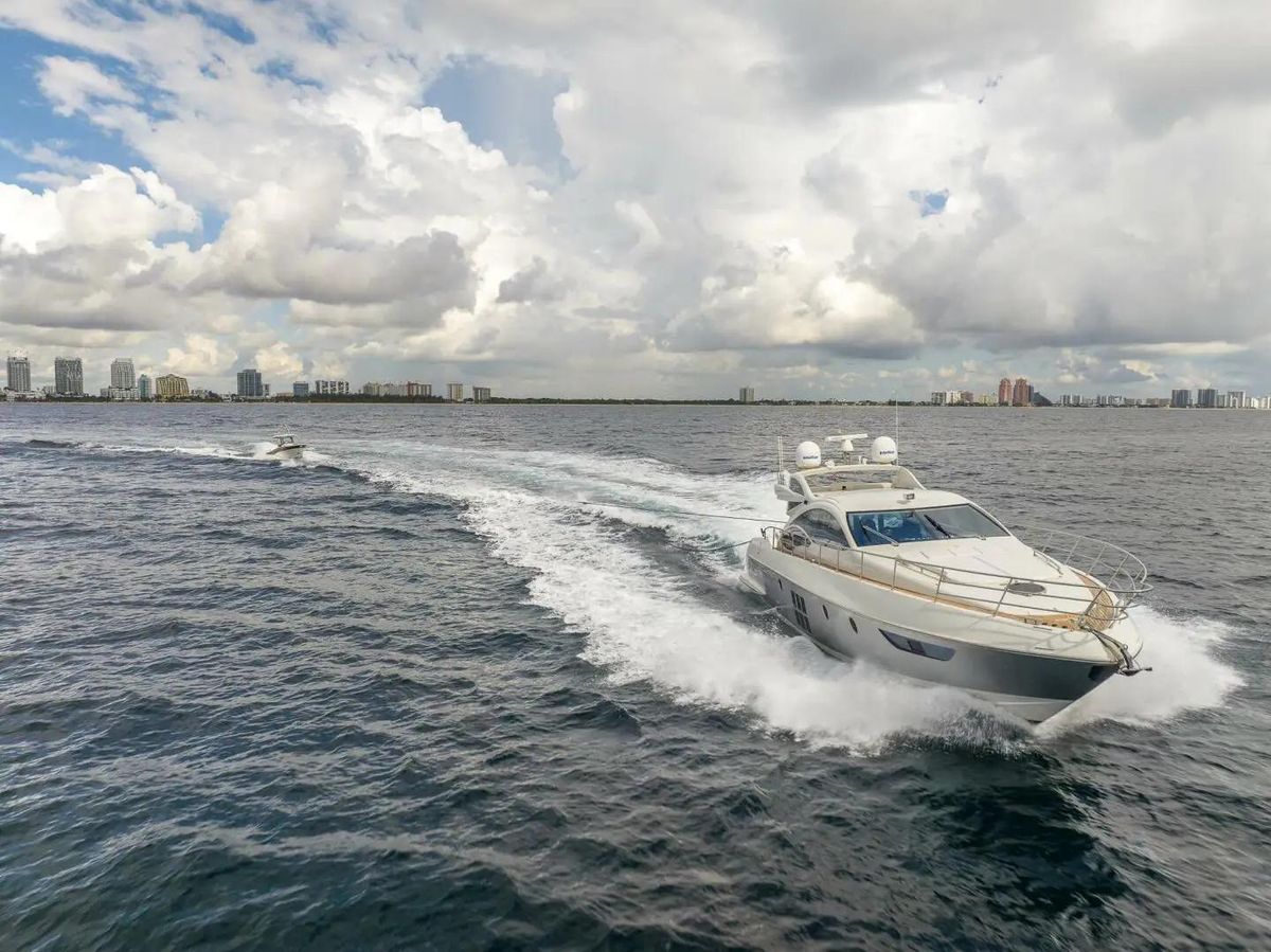 2008 Azimut 62 