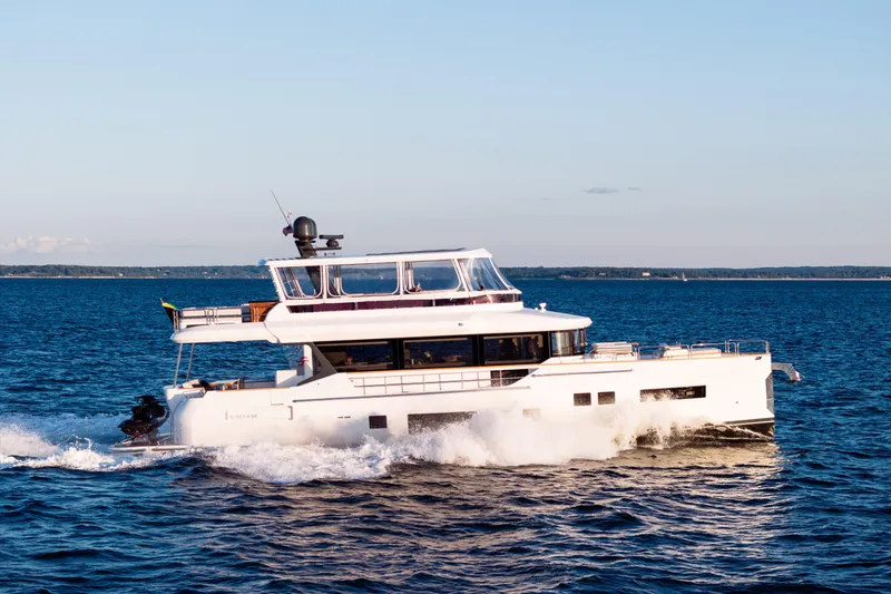 Vesper Lynd Yacht Photos Pics 