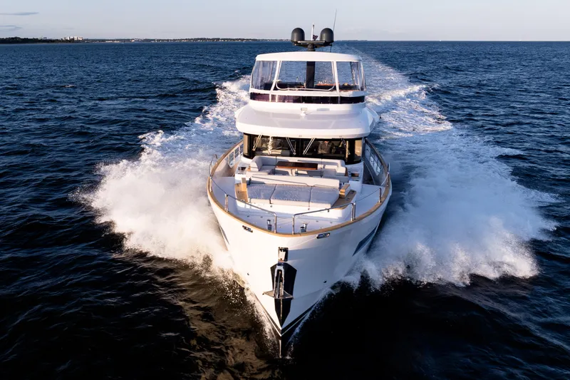 Vesper Lynd Yacht Photos Pics 