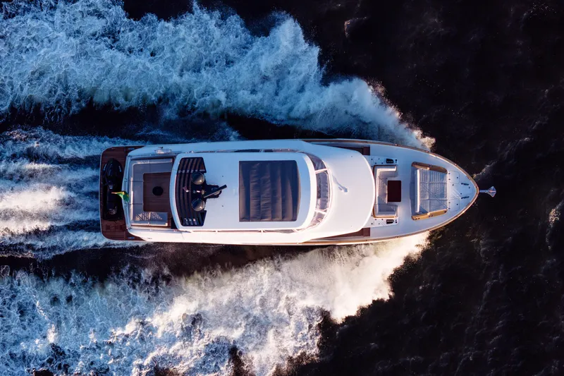 Vesper Lynd Yacht Photos Pics 