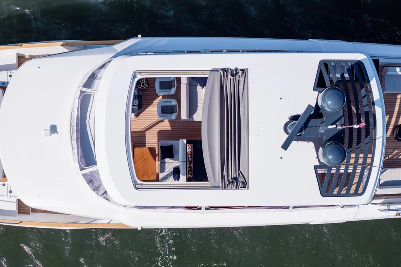 Vesper Lynd Yacht Photos Pics 