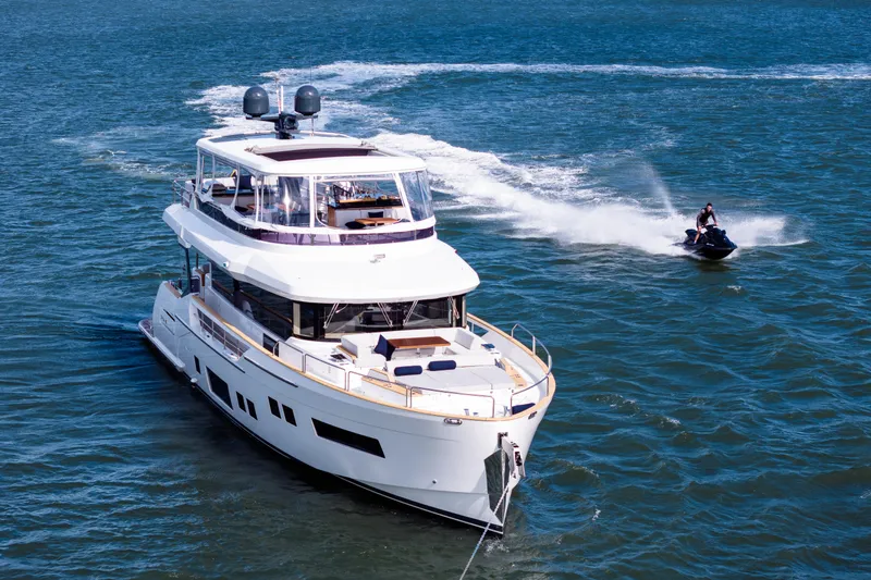 Vesper Lynd Yacht Photos Pics 