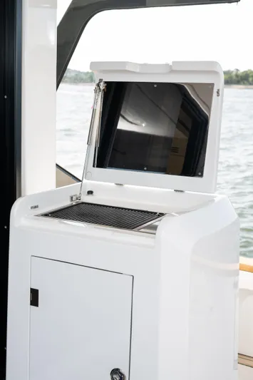 Vesper Lynd Yacht Photos Pics 