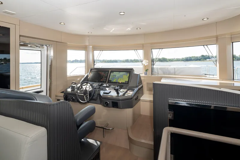 Vesper Lynd Yacht Photos Pics 