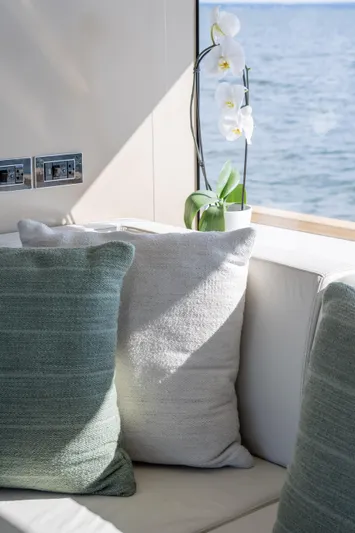 Vesper Lynd Yacht Photos Pics 