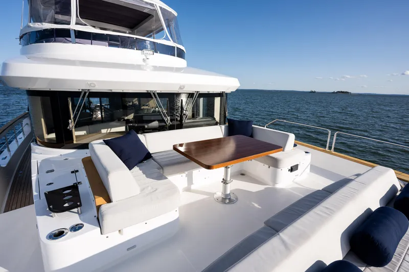 Vesper Lynd Yacht Photos Pics 