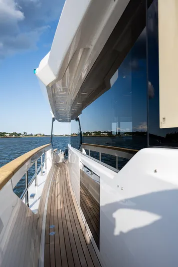 Vesper Lynd Yacht Photos Pics 