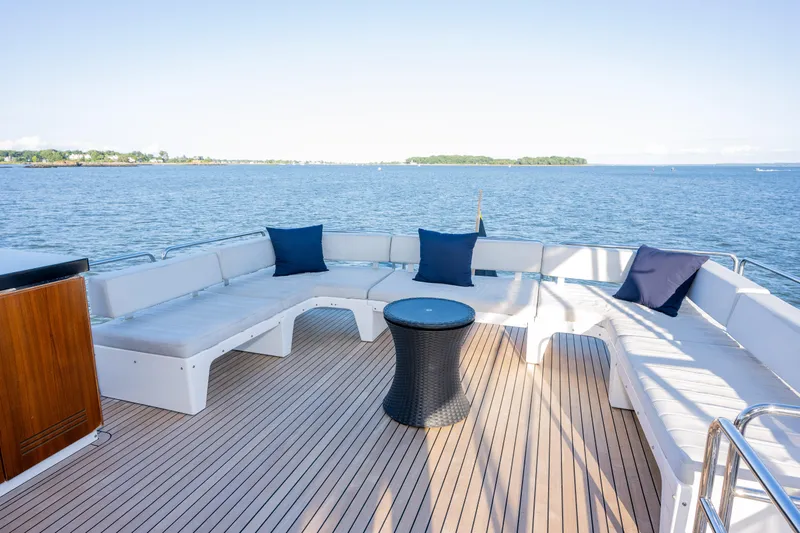 Vesper Lynd Yacht Photos Pics 