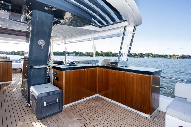 Vesper Lynd Yacht Photos Pics 