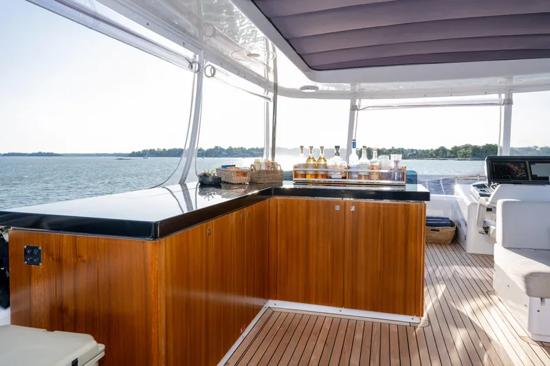 Vesper Lynd Yacht Photos Pics 