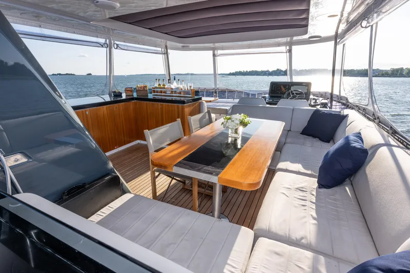 Vesper Lynd Yacht Photos Pics 