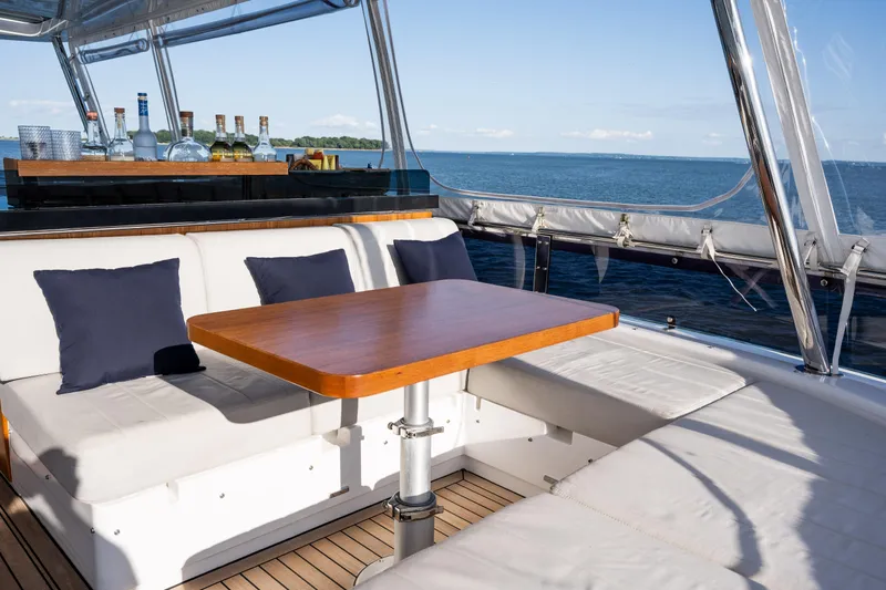 Vesper Lynd Yacht Photos Pics 