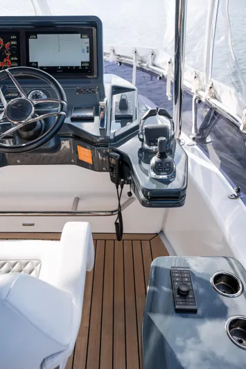 Vesper Lynd Yacht Photos Pics 