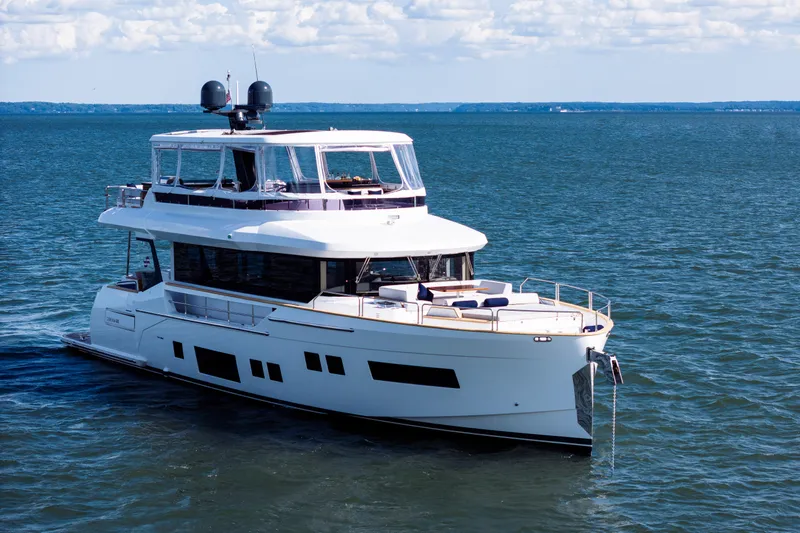 Vesper Lynd Yacht Photos Pics 