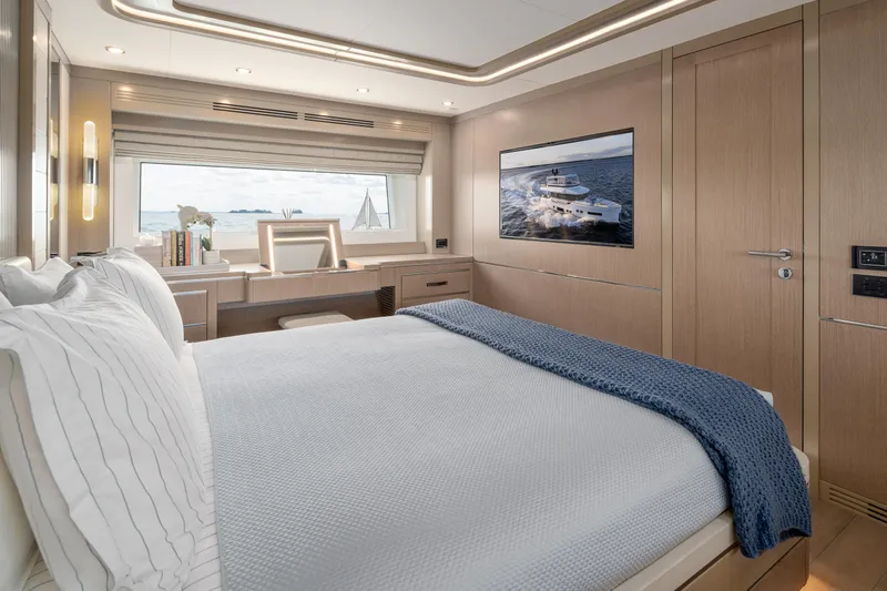 Vesper Lynd Yacht Photos Pics 