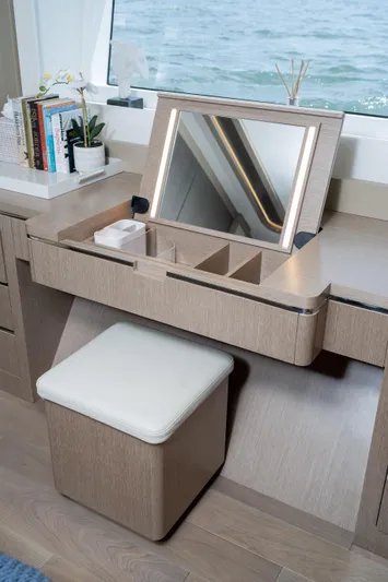 Vesper Lynd Yacht Photos Pics 