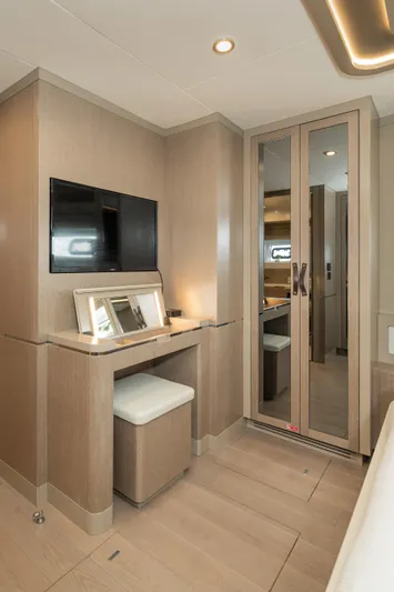 Vesper Lynd Yacht Photos Pics 