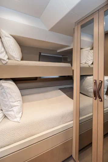 Vesper Lynd Yacht Photos Pics 