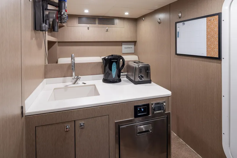 Vesper Lynd Yacht Photos Pics 