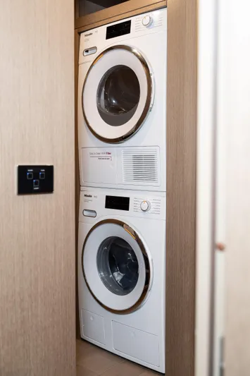 Vesper Lynd Yacht Photos Pics 