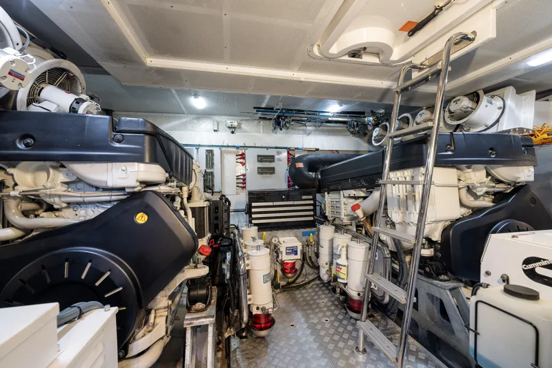 Vesper Lynd Yacht Photos Pics 