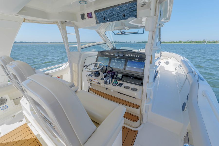 2018 Boston Whaler 420OR