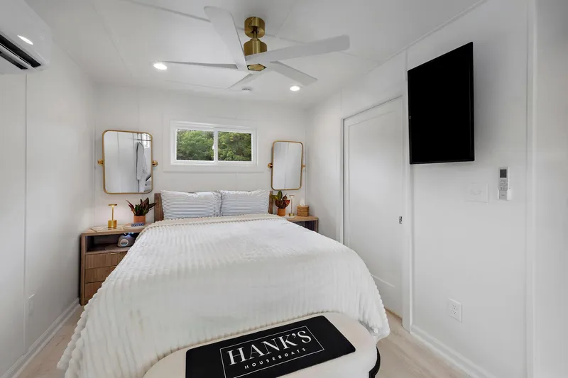  Yacht Photos Pics Modern bedroom interior in 2026 Hanks 26 Houseboat, featuring cozy bed and stylish decor.