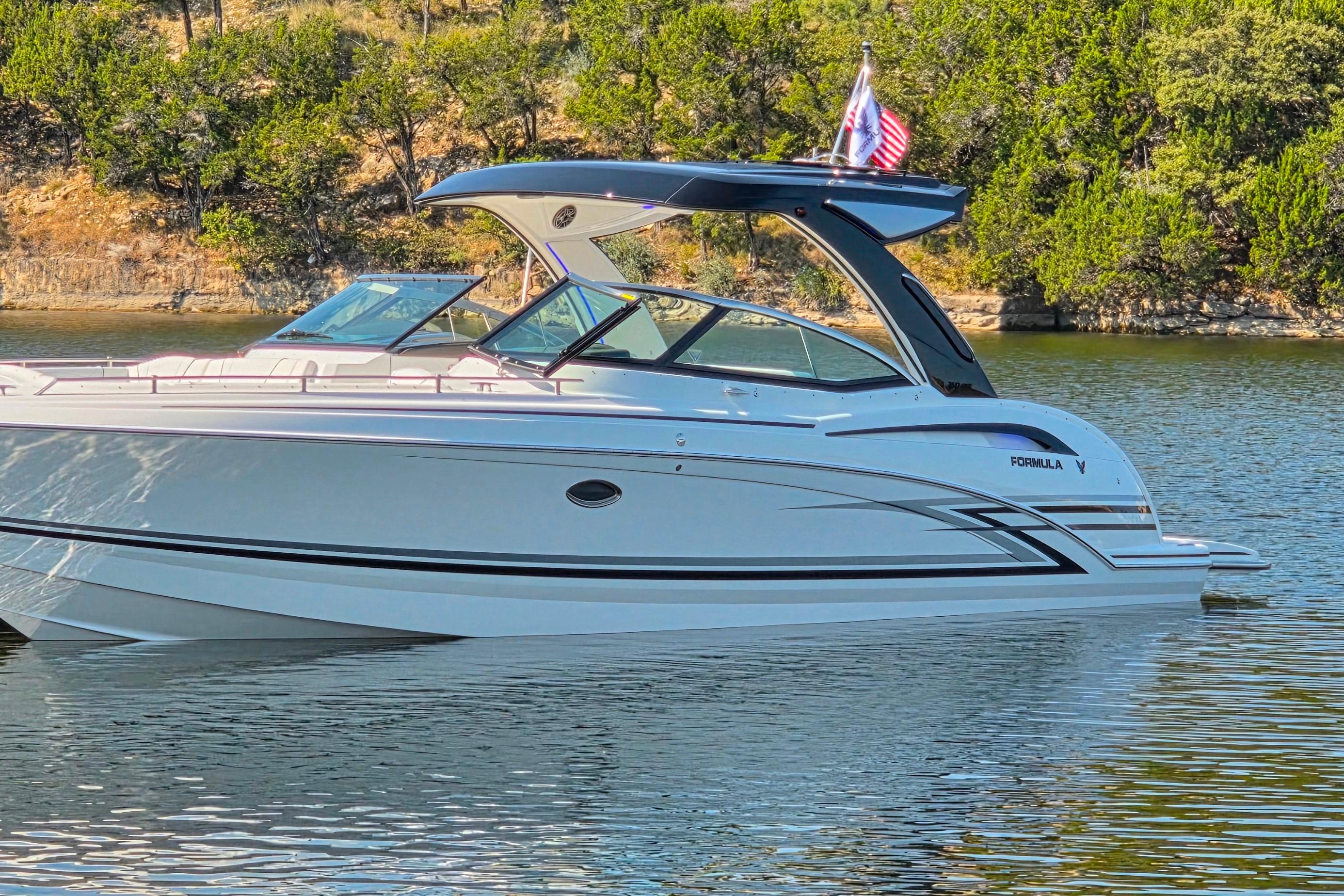 Formula 350 Crossover Bowrider I/O