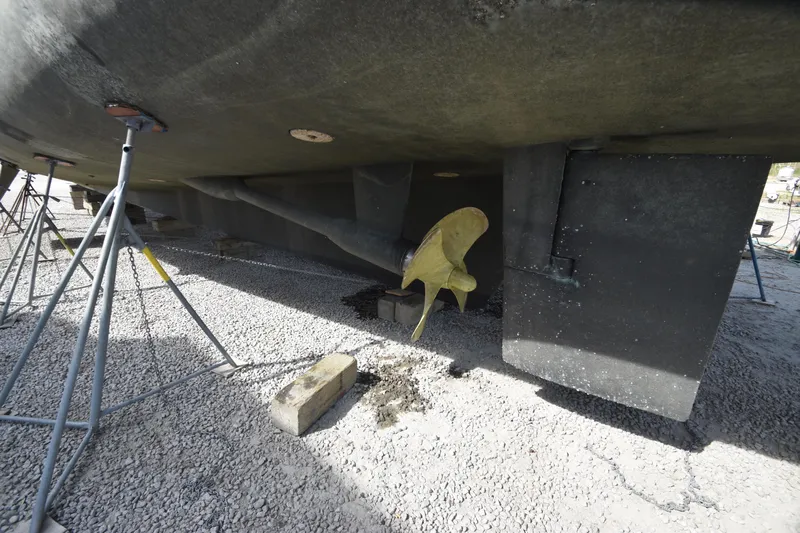 4 Umbrellas Yacht Photos Pics 