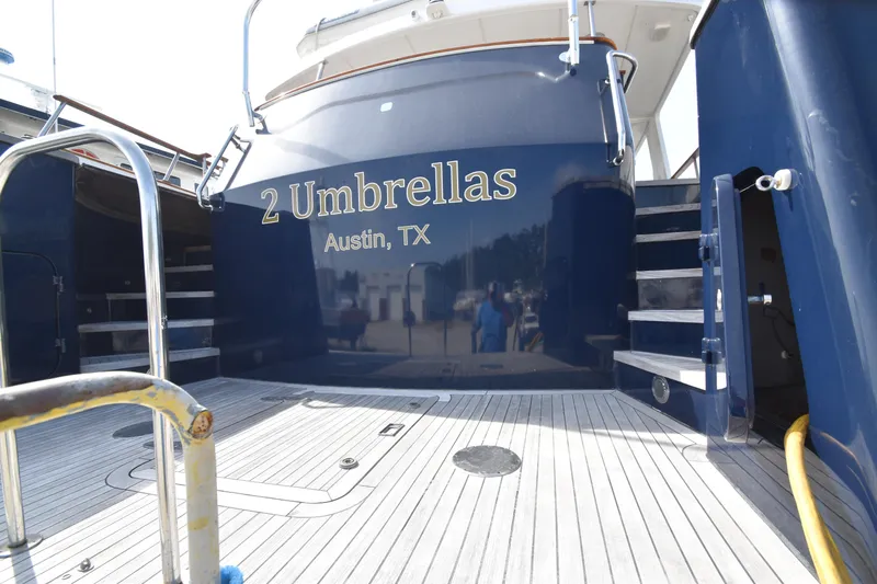 4 Umbrellas Yacht Photos Pics 