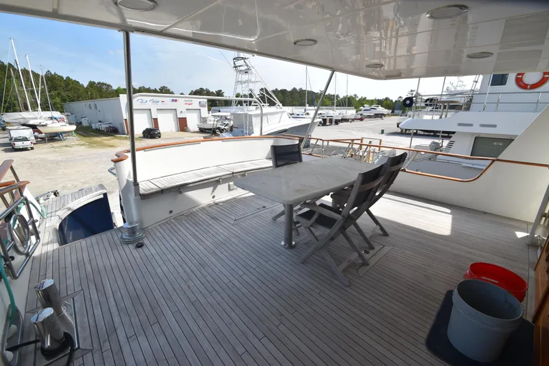 4 Umbrellas Yacht Photos Pics 