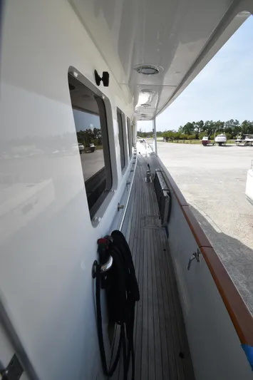 4 Umbrellas Yacht Photos Pics 