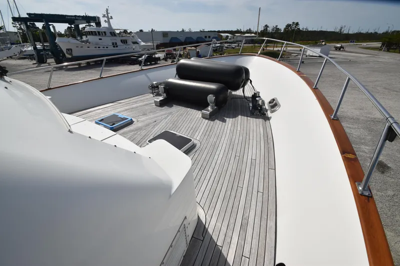 4 Umbrellas Yacht Photos Pics 