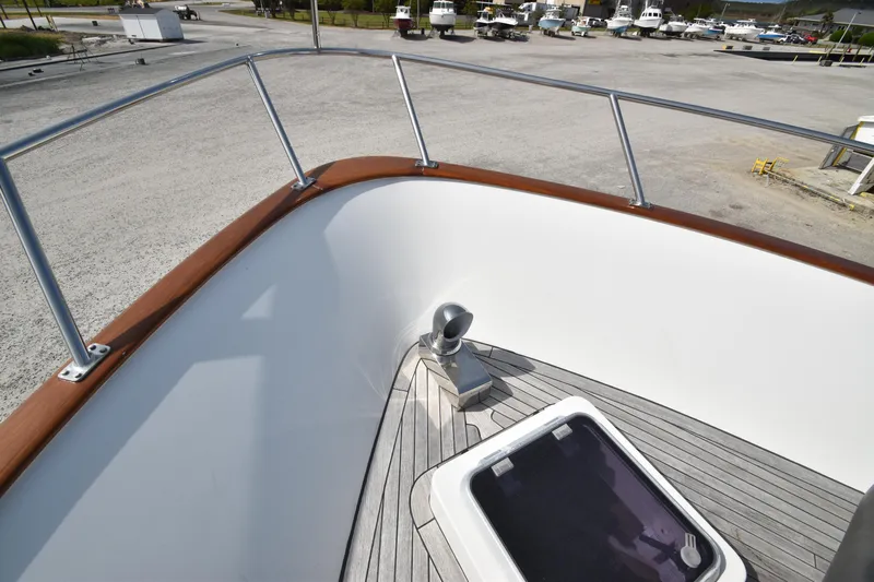 4 Umbrellas Yacht Photos Pics 