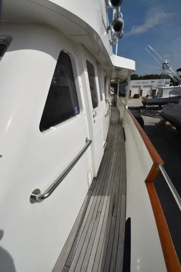 4 Umbrellas Yacht Photos Pics 