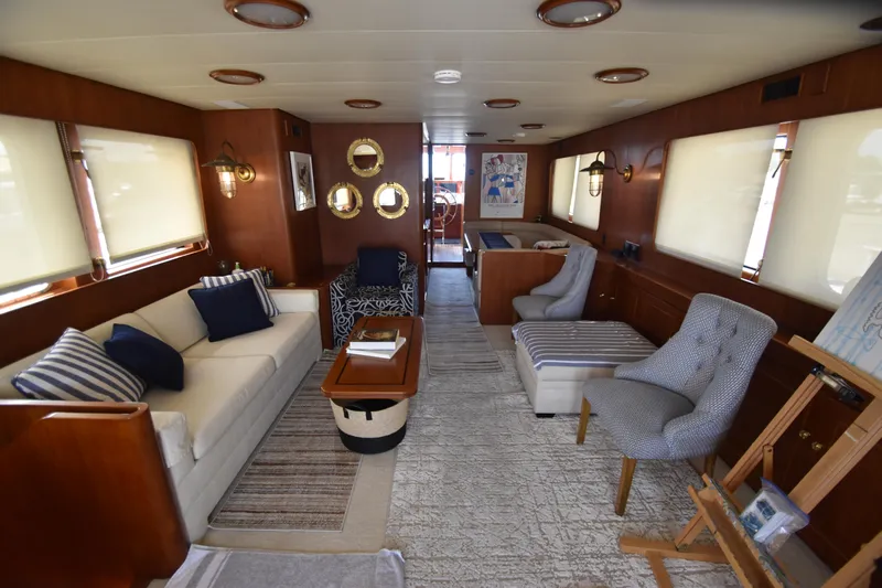 4 Umbrellas Yacht Photos Pics 