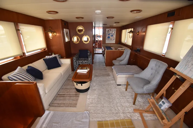 4 Umbrellas Yacht Photos Pics 