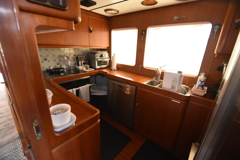 4 Umbrellas Yacht Photos Pics 