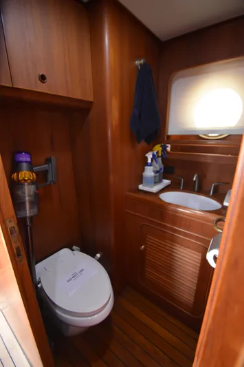 4 Umbrellas Yacht Photos Pics 