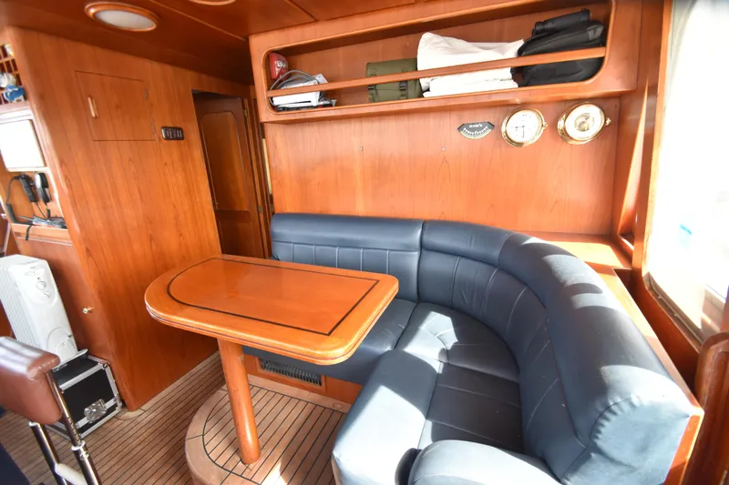 4 Umbrellas Yacht Photos Pics 