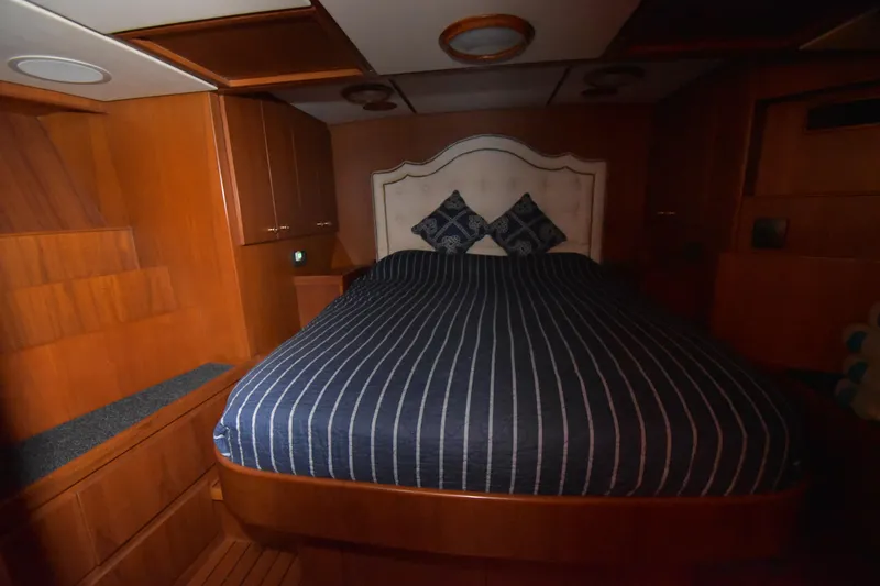 4 Umbrellas Yacht Photos Pics 