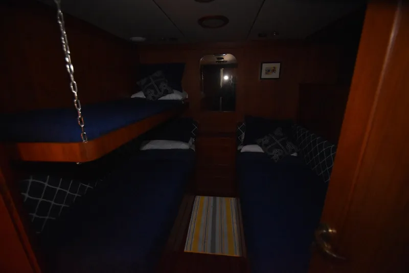 4 Umbrellas Yacht Photos Pics 