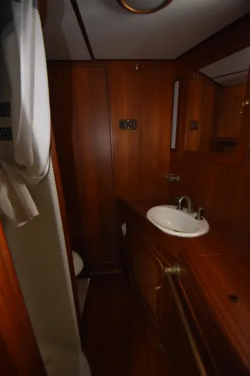 4 Umbrellas Yacht Photos Pics 