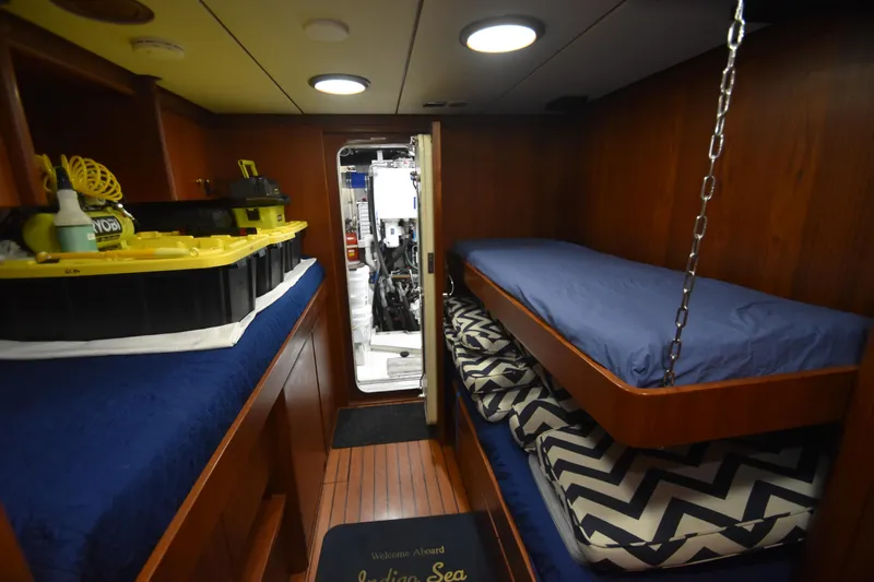 4 Umbrellas Yacht Photos Pics 