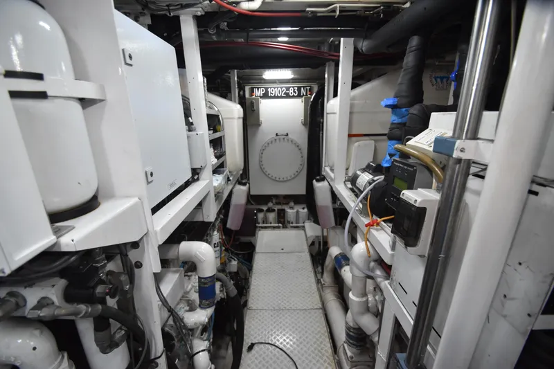 4 Umbrellas Yacht Photos Pics 