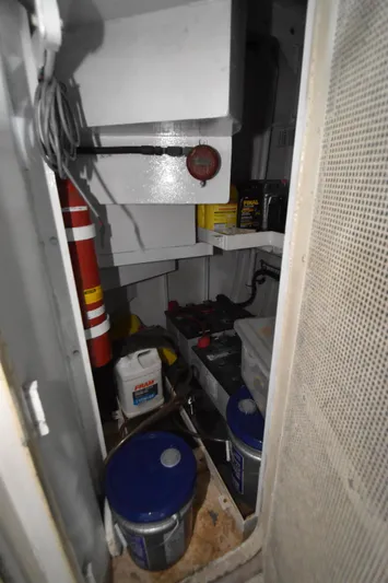 4 Umbrellas Yacht Photos Pics 