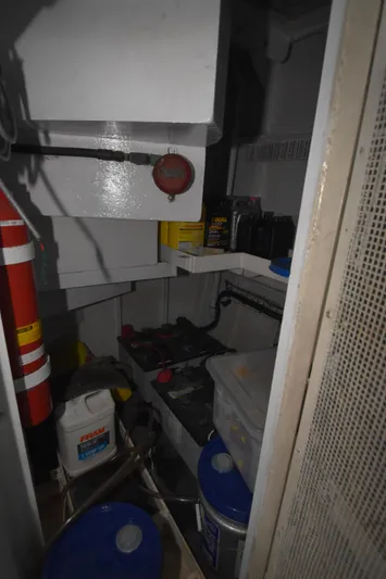 4 Umbrellas Yacht Photos Pics 