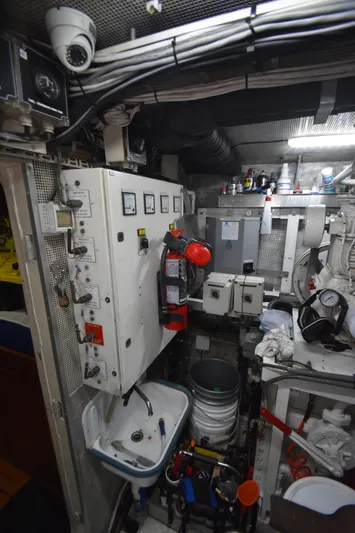 4 Umbrellas Yacht Photos Pics 