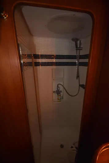 4 Umbrellas Yacht Photos Pics 